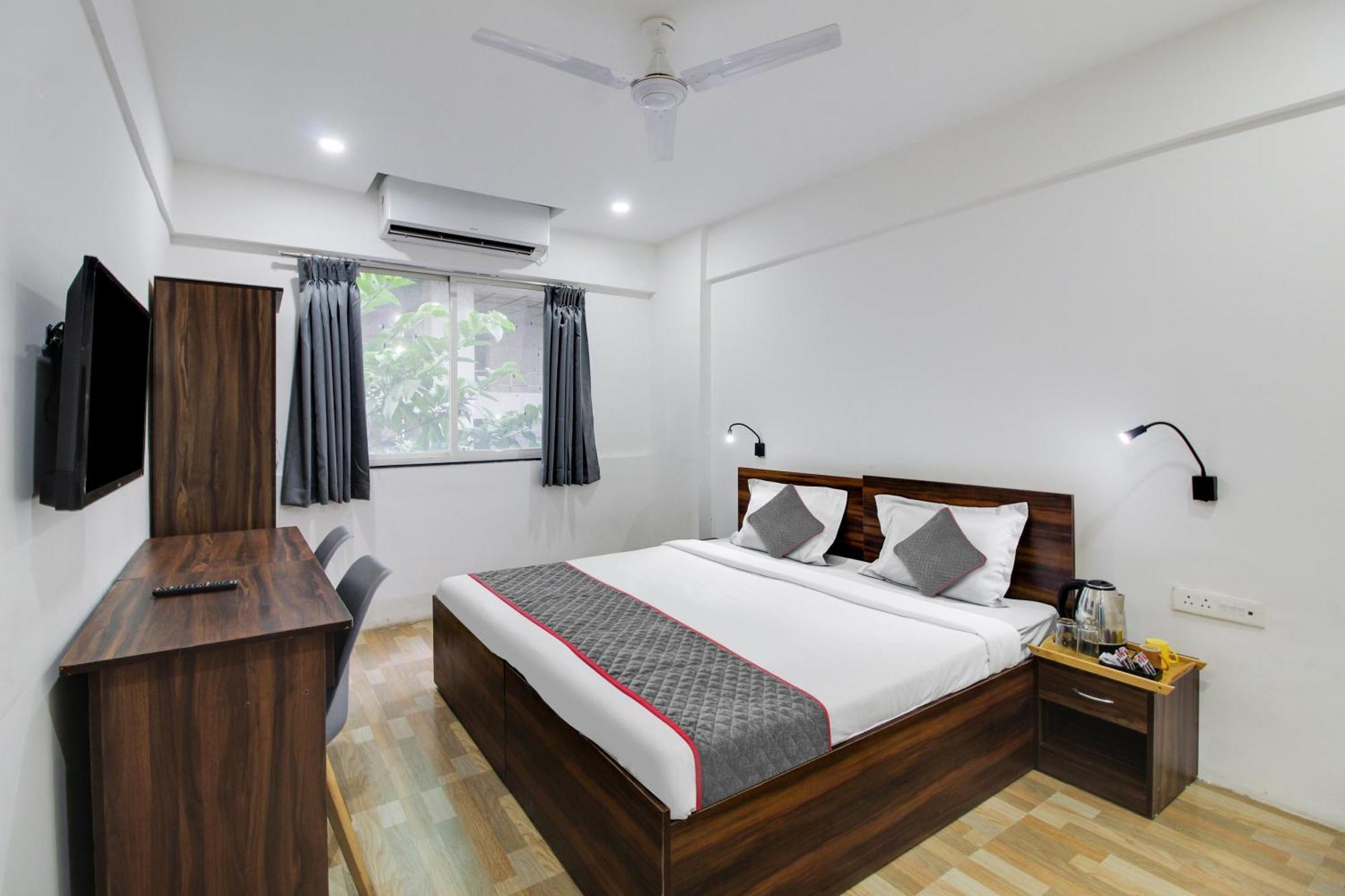 Super Oyo Townhouse 1237 Balewadi Hotel Meribel Village Exterior photo