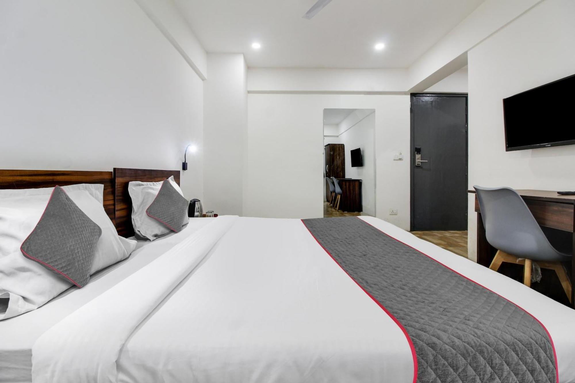 Super Oyo Townhouse 1237 Balewadi Hotel Meribel Village Exterior photo