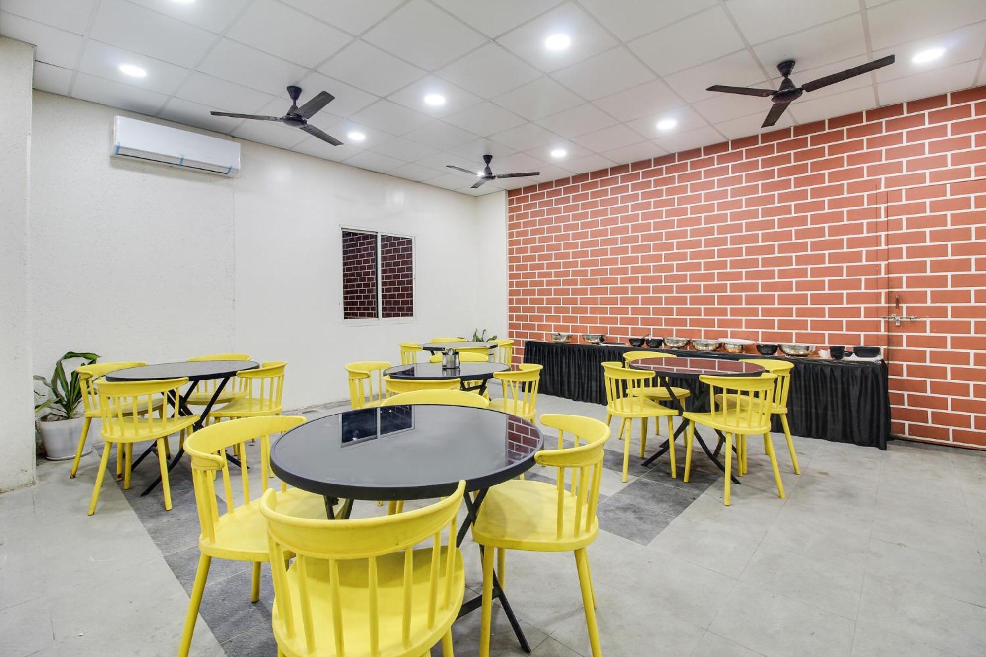 Super Oyo Townhouse 1237 Balewadi Hotel Meribel Village Exterior photo